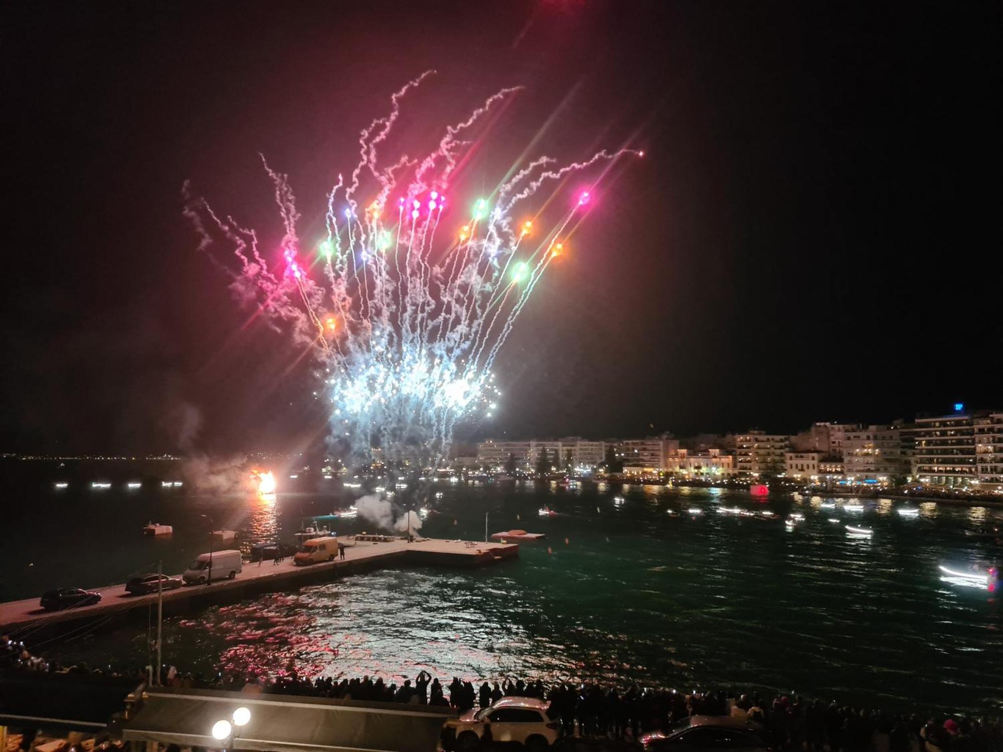 Debbies Διαμέρισμα Δίπλα Στο Νερό #2 ! Chalkida Exterior foto